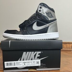 NIB Women’s Air Jordan 1 Retro HI OG, Size 5